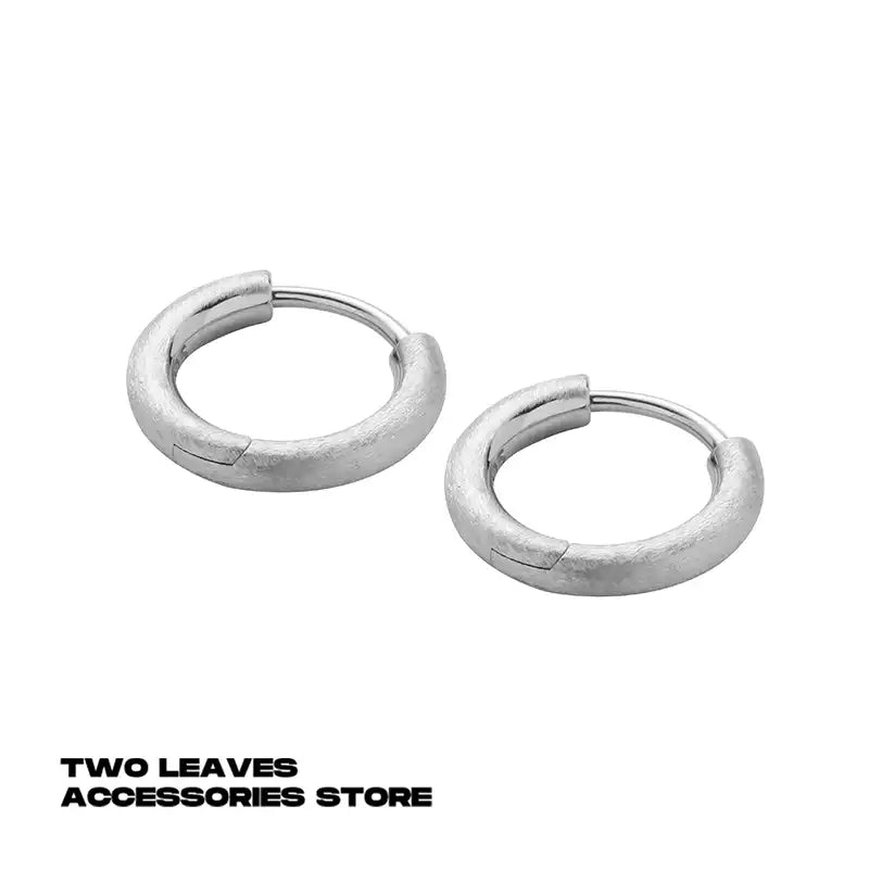 TWO LEAVES 925純銀拉絲耳環｜極簡中性百搭・11mm內徑